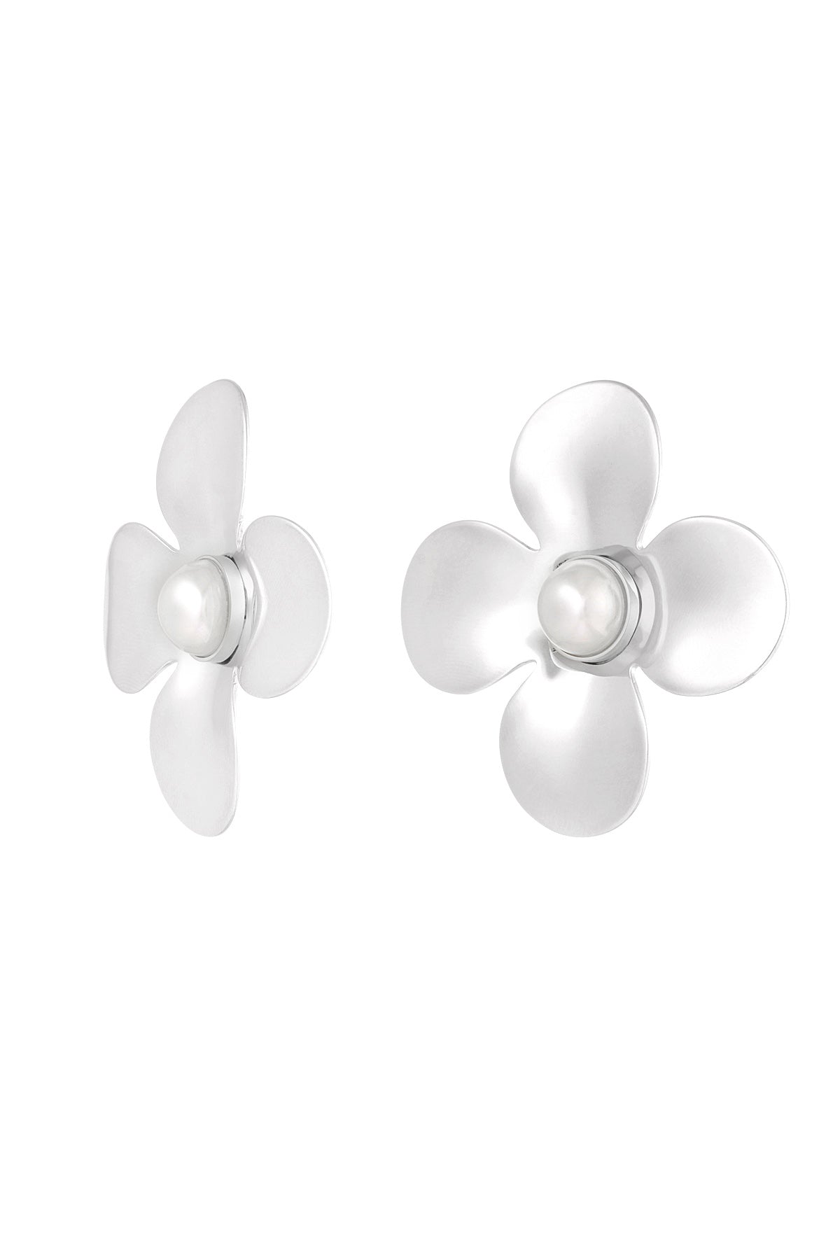 statement oorbellen floral pearl